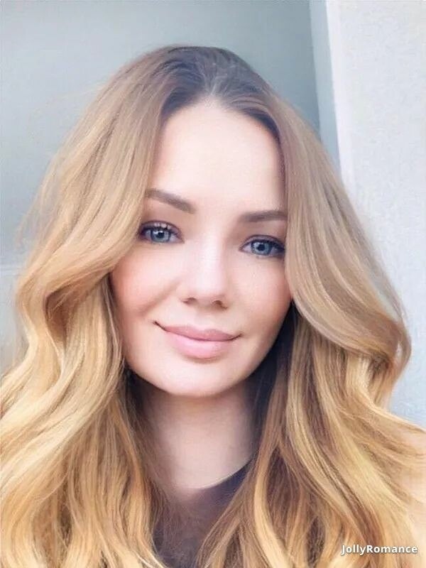 Anna Profile image 2