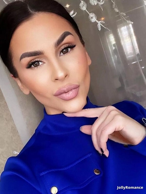 Maryna, 39